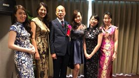 （圖／翻攝自韓國瑜臉書）韓國瑜,高雄,就職,小編,布鞋,旗袍