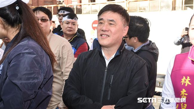 龍斌挺動粗！律師：蔣介石銅像放你家