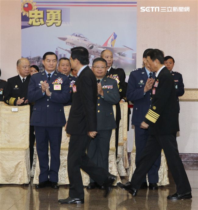 國防部嚴德發部長主持中華民國108年上半年陸海空軍將官晉任布達暨授階典禮。（記者邱榮吉/攝影）