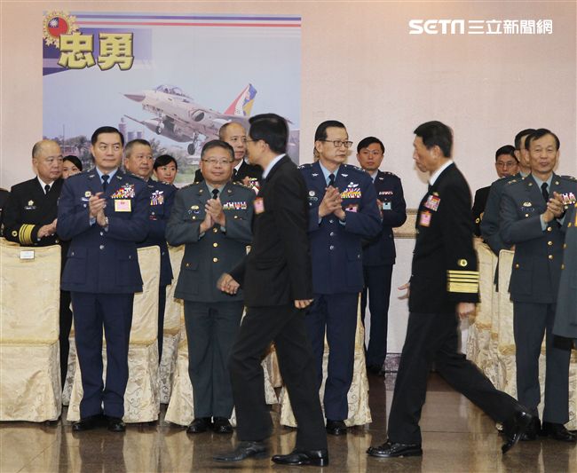 國防部嚴德發部長主持中華民國108年上半年陸海空軍將官晉任布達暨授階典禮。（記者邱榮吉/攝影）