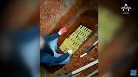 梁振浩被爆為了吸取年輕精氣，拿員工的頭髮、血來作法。（圖／翻攝채널A 뉴스）