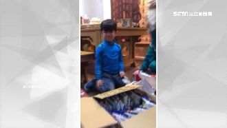 聖誕節禮物抽到苦瓜…男童一開秒崩潰