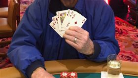 機率2千萬分之一！撲克神爺下注155元　拿「6張方塊同花順」爽贏3107萬(圖/翻攝自Borgata Hotel Casino & Spa臉書)
