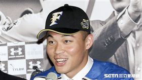 台灣強打王柏融與日本職棒火腿隊簽約。（記者林士傑/攝影）