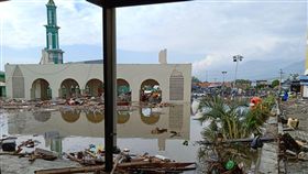 印尼強震引發海嘯　巴路市災情慘（2）印尼中蘇拉威西省昨晚發生強震，引發海嘯，濱海城市巴路市（Palu）受創慘重。（當地餐飲業者范永勝提供）中央社記者周永捷雅加達傳真　107年9月29日