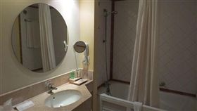 浴室、鏡子、水龍頭（圖／Pixabay）