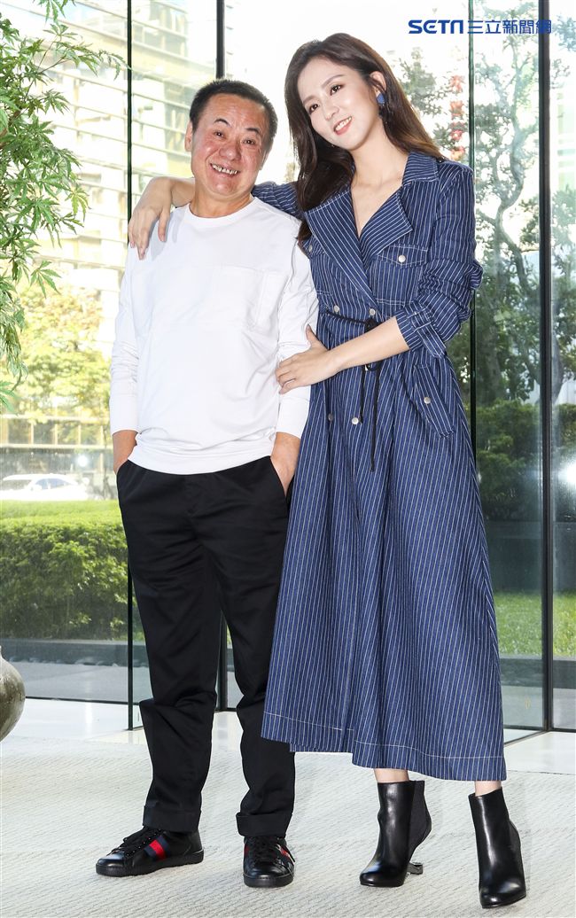 三立新八點華劇「必勝大丈夫」前世情人真心話記者會，蔡振南與周曉涵。（記者林士傑/攝影）