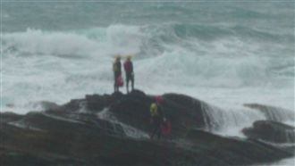 基隆女泳客遭浪捲走！救起無生命跡象