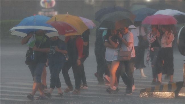 大雨淹進教室！桃園2國小下午急停課