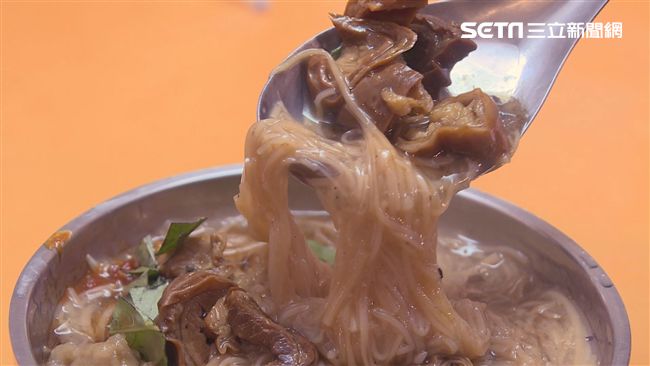 大腸麵線驚見白色不明物　竟是這部位