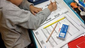 兒子橡皮擦失蹤率100%，媽媽出招大反擊。（圖／翻攝爆怨公社）