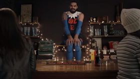 NBA／反差萌！水行俠扮耶誕小精靈
NBA,耶誕節,水行俠,Steven Adams
翻攝自YouTube Budweiser