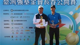 呂文德（左）與王偉軒分獲職業及業餘組冠軍。（圖／TSPGA提供）