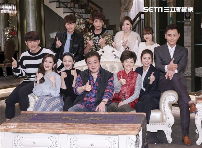 炮仔聲首播開紅盤，陳志強、吳東諺、陳冠霖、楚翔、王宇婕、陳子玄、林在培、劉秀雯、李燕、林筳諭、許孟甯出席祝賀。（記者林士傑/攝影）