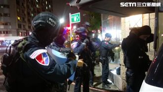 毒販持槍躲進廢墟　警荷槍實彈欲攻堅