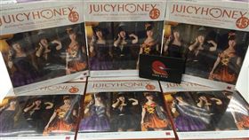 香港,AV女優,收藏卡,女大生　圖／FB