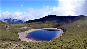 嘉明湖108年元旦後暫緩封山林務局台東林管處每年於元旦過後，嘉明湖步道都會靜山（封山）3個月，因部分山友提出反對意見，台東林管處27日決定，明年元旦過後暫緩封山。（檔案照片）中央社記者盧太城台東攝　107年12月27日
