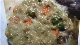 含雞肉飛機餐帶下機遭罰　一名台籍男子27日搭機從中國大陸返台時，將機上提供含有雞肉的「米漢堡」帶下飛機，通關時遭查獲，被依法裁罰新台幣3萬元。（旅客提供）中央社記者邱俊欽桃園傳真　107年12月27日