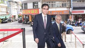 士林地院25日上午傳喚被告翁啟惠、張念慈到庭，進行審理程序。 圖／記者林敬旻攝