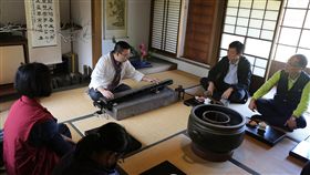 古琴進駐歷史建物  八田與一園區飄樂音交通部觀光局西拉雅國家風景區管理處與知樂堂琴齋合作，利用八田與一紀念園區日式木造宿舍設置古琴推廣中心，讓到訪的遊客感受古琴音樂文化。（西拉雅國家風景區管理處提供）中央社記者楊思瑞台南傳真  107年12月27日