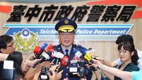 未出席北市警局長交接　邱豐光：依照規劃對於21日未出席台北市警察局新卸任局長交接典禮，前來出席台中市警察局長交接的警政署副署長邱豐光（中）表示，他是依照警政署人事室的規劃，由副局長代表卸任局長交接。中央社記者郝雪卿攝　106年9月21日