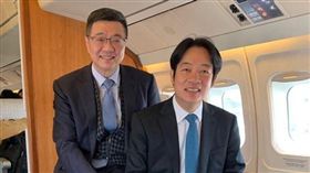 行政院秘書長卓榮泰28日在臉書發文告別政院，並且PO出一張與行政院長賴清德的合照。（圖／翻攝卓榮泰臉書）