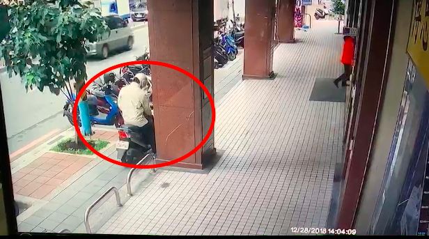 100秒搶銀行畫面曝光！歹徒淡定逃