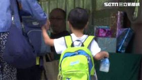 媽媽騎車載孩子飆去學校，結果竟把孩子丟包早餐店。（圖／資料照）