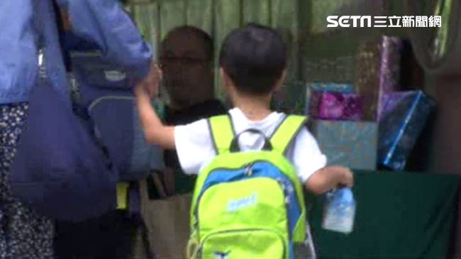 媽載女兒飆學校　停好車嚇傻人不見了