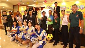 ▲高市運動發展局代理局長周明鎮、體育會總幹事郭佑任，邀請全國民眾到高雄來運動兼觀光。（圖／高市運發展局提供）