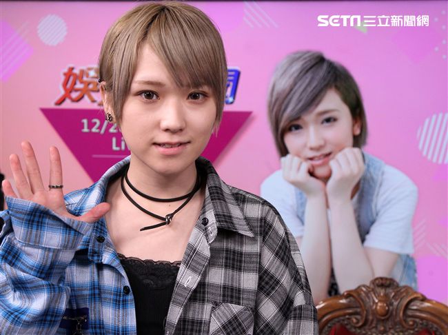 日本AV女優椎名空娛樂星聞直播。（記者邱榮吉/攝影）