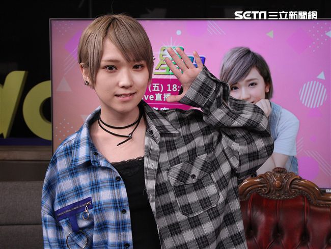 日本AV女優椎名空娛樂星聞直播。（記者邱榮吉/攝影）