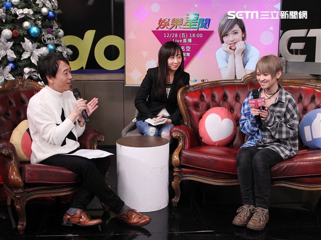 日本AV女優椎名空娛樂星聞直播。（記者邱榮吉/攝影）