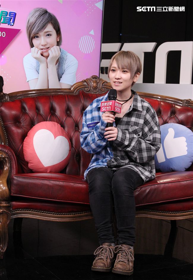 日本AV女優椎名空娛樂星聞直播。（記者邱榮吉/攝影）