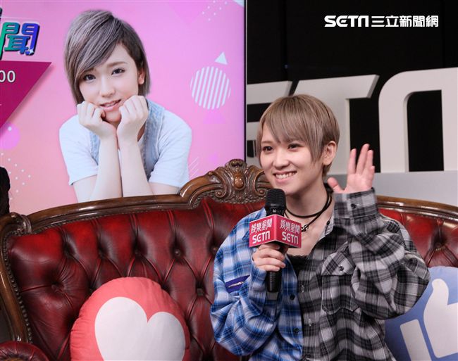 日本AV女優椎名空娛樂星聞直播。（記者邱榮吉/攝影）