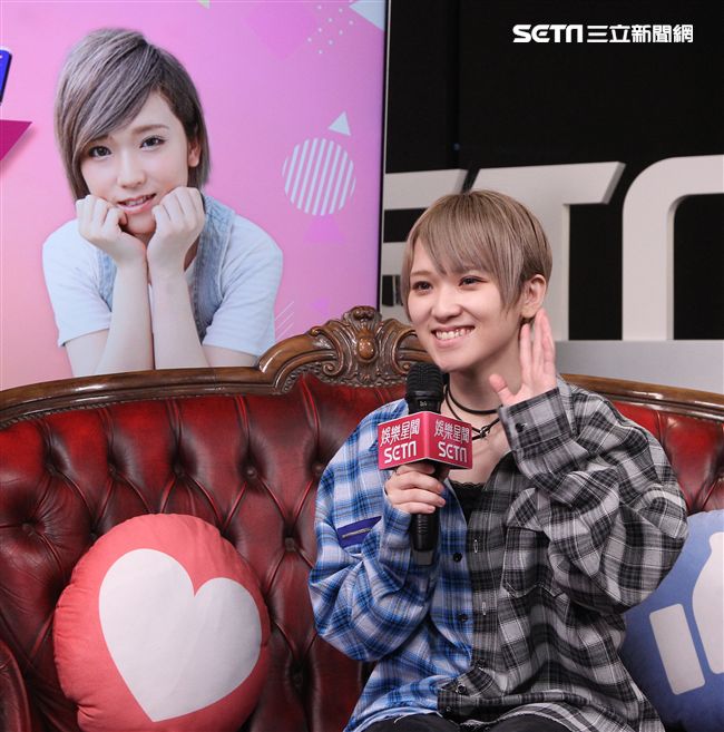 日本AV女優椎名空娛樂星聞直播。（記者邱榮吉/攝影）