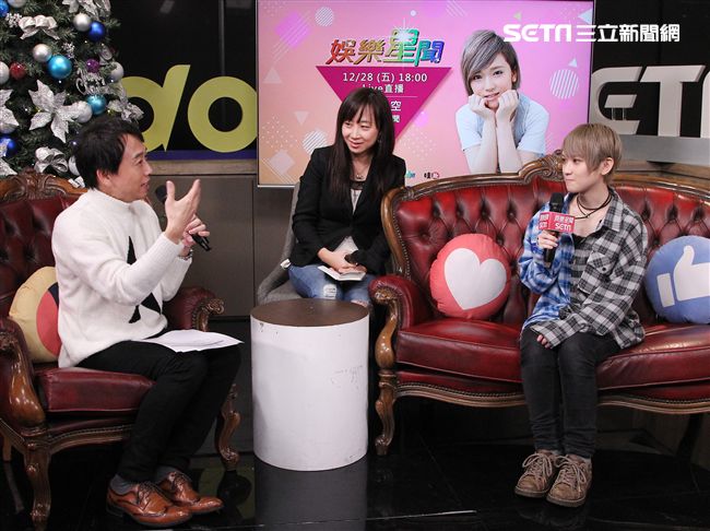 日本AV女優椎名空娛樂星聞直播。（記者邱榮吉/攝影）