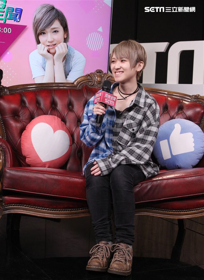 日本AV女優椎名空娛樂星聞直播。（記者邱榮吉/攝影）