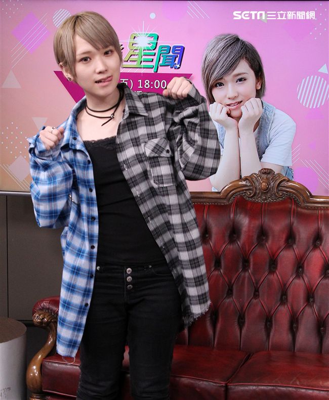 日本AV女優椎名空娛樂星聞直播。（記者邱榮吉/攝影）