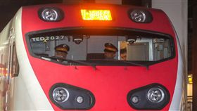 普悠瑪太魯閣雙人乘務上路交通部台鐵局30日首次實施「新自強號雙人乘務作業」，普悠瑪號、太魯閣號由駕駛與駕駛助理共同進行乘務工作，強化安全。中央社記者裴禛攝　107年10月30日