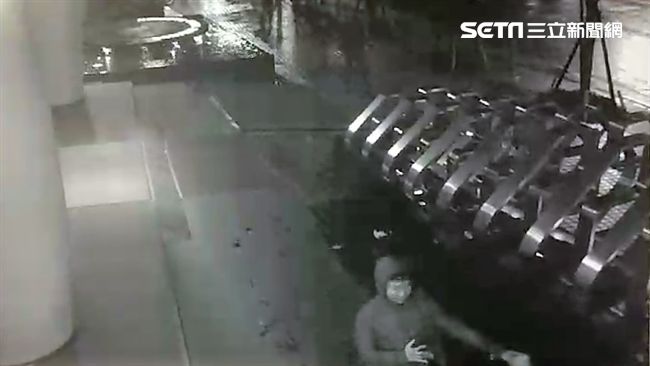 中租迪和再遭潑漆　內湖警逮1男送辦