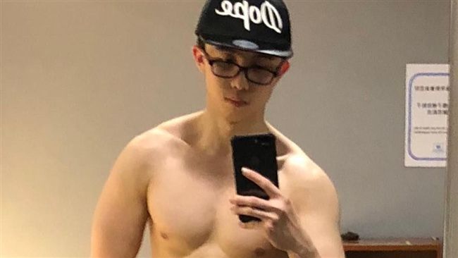 孫安佐曬大肌肌　洩在聯邦監獄做這事