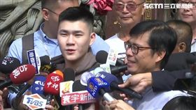 與妻戶籍不同分開投！陳其邁與兒子現身投票