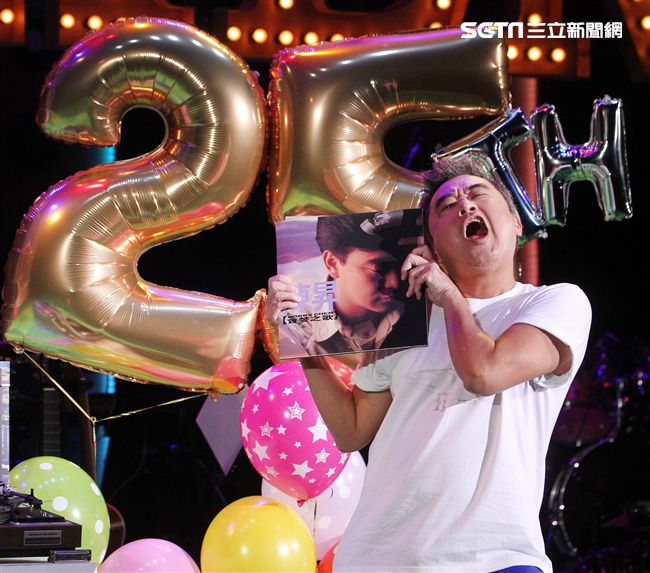 陳昇跨世代飆唱25個跨年，豪氣回：大叔活龍一尾繼續嗨唱。（記者邱榮吉/攝影）