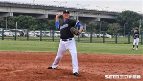 王建民新聞盃上場投球。（圖／記者王怡翔攝影）