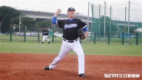 王建民新聞盃上場投球。（圖／記者王怡翔攝影）