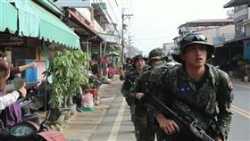 陸軍司令部今（29）日在臉書粉絲專頁公布「榮辱與共，攜手向前」年終回顧影片，臉書