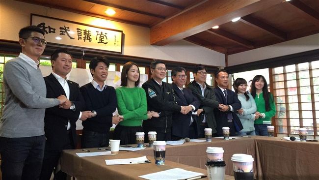 青壯世代向卓喊話：民進黨砍掉重練