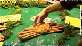 不少台灣人到日本旅行時，都會到金澤市的近江町魚貨市場朝聖，不過當地業者抱怨，台灣人在逛魚貨時，常常會出現「這個」舉動，不僅讓魚貨變得不衛生，還會影響商品價值。（圖／翻攝自YouTube《Irenelopez》）