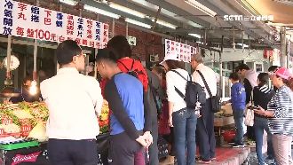 連假旗津湧人潮！海產店翻桌率5次